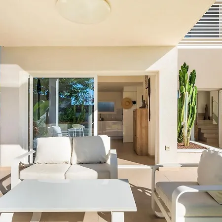 Oasis Buddha Garden By Sunkeyrents * أذيخي